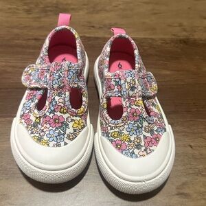 Wonder Nation Shoes - size 6
